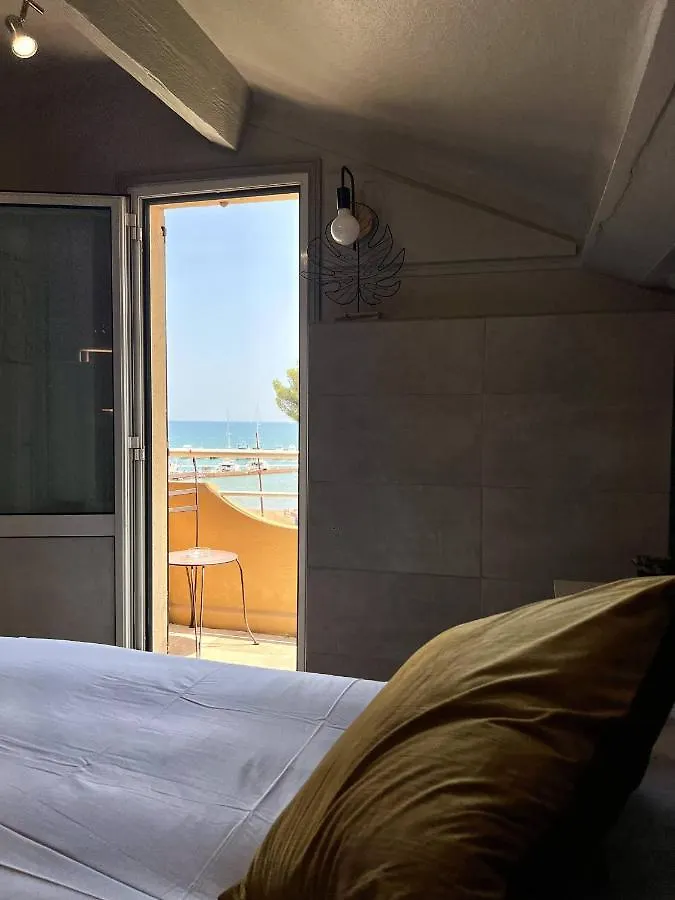 Hotel La Calanque Mandelieu-la-Napoule 2*,  France