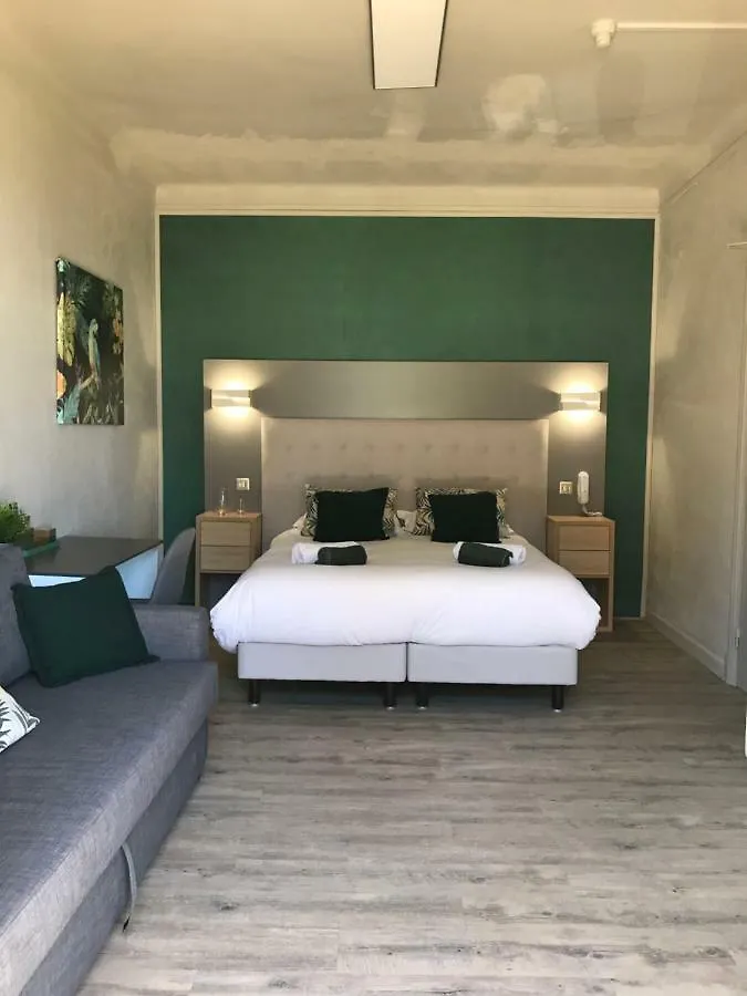 Hotel La Calanque Mandelieu 2*,